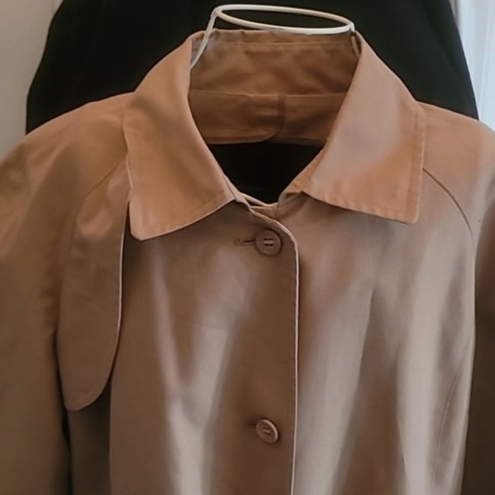 London Fog Tan Trench Coat Versatile Minimalist Design Size 14 Vintage - Picture 2 of 4